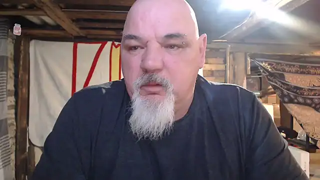 Newfiesausage1972 online show from February 22, 12:29 pm