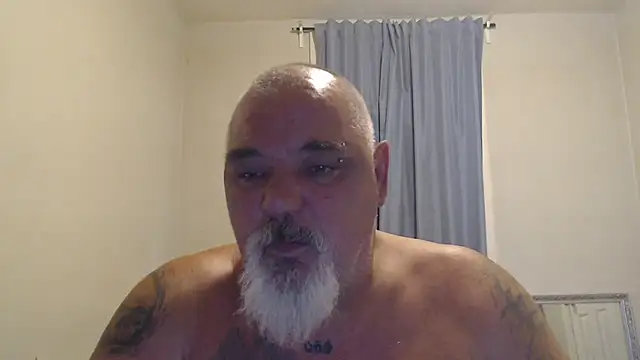 Newfiesausage1972 online show from October 22, 2:49 pm