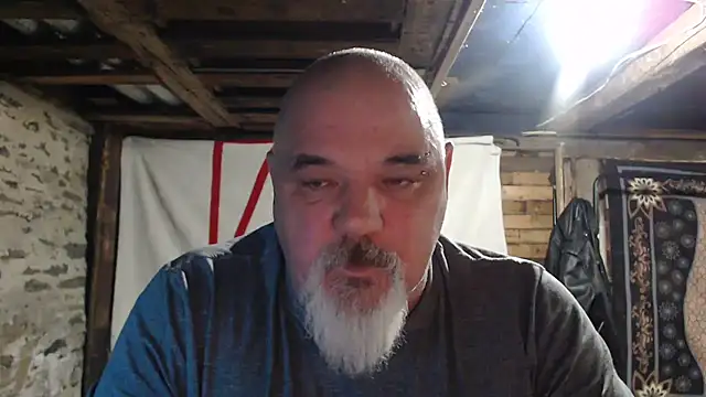 Newfiesausage1972 online show from December 3, 9:58 pm