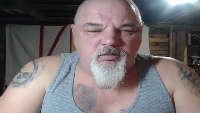 Newfiesausage1972 online show from March 14, 9:04 am