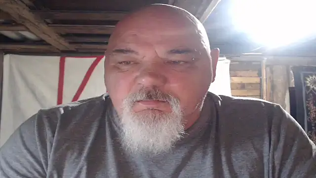 Newfiesausage1972 online show from April 18, 9:55 am