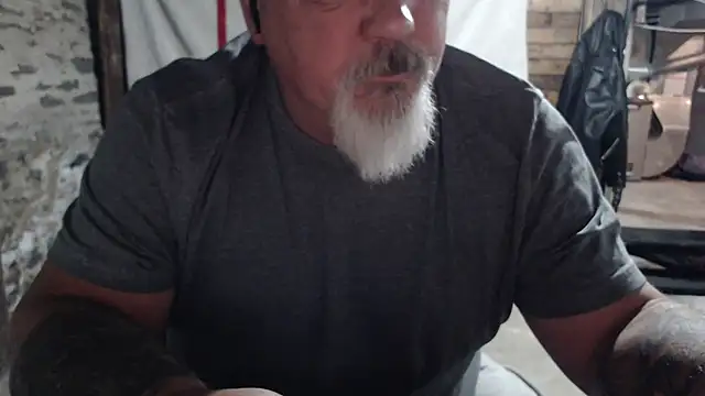 Newfiesausage1972 online show from November 20, 10:38 am