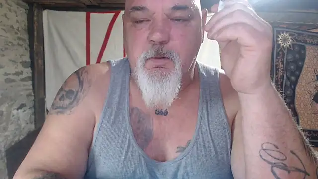 Newfiesausage1972 online show from April 19, 11:33 am