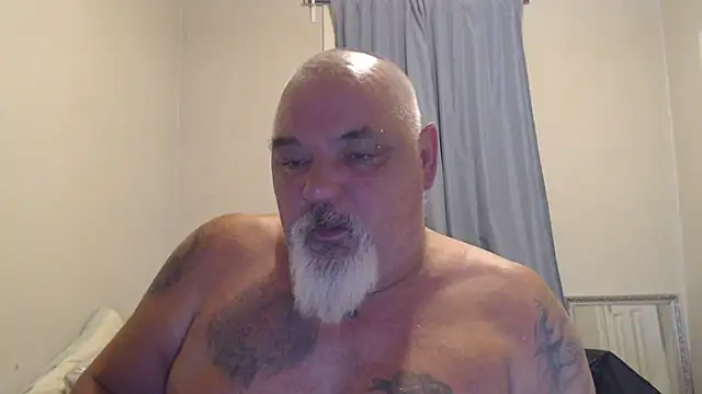 Newfiesausage1972 online show from October 19, 7:27 pm