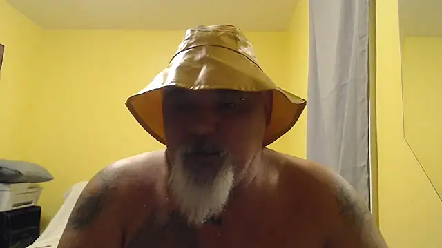 Newfiesausage1972 online show from November 12, 11:58 am