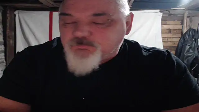 Newfiesausage1972 online show from December 21, 12:13 am