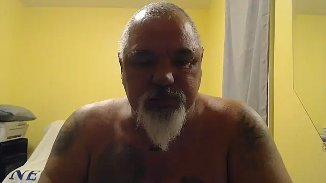 Newfiesausage1972 online show from November 13, 9:35 am