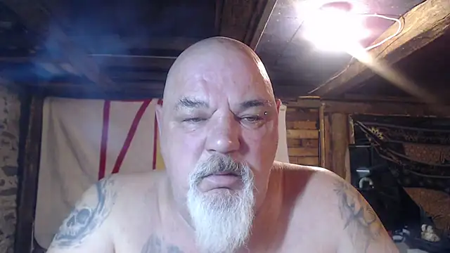 Newfiesausage1972 online show from March 22, 6:59 am