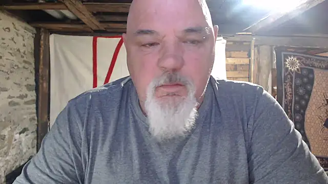Newfiesausage1972 online show from May 4, 10:40 am