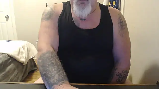 Newfiesausage1972 online show from March 17, 4:22 pm