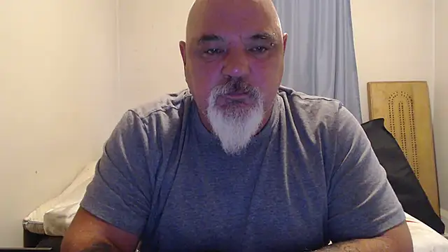 Newfiesausage1972 online show from September 11, 11:43 am