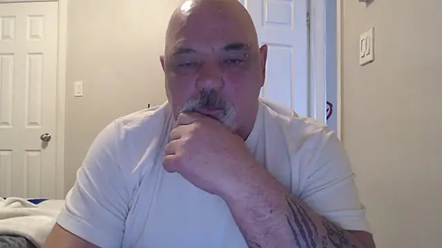 Newfiesausage1972 online show from March 20, 1:26 pm