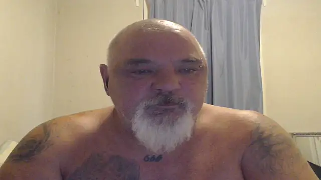 Newfiesausage1972 online show from October 21, 1:21 pm