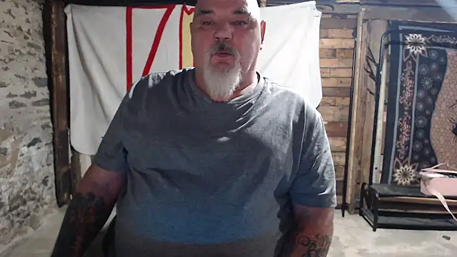 Newfiesausage1972 online show from January 15, 11:57 am