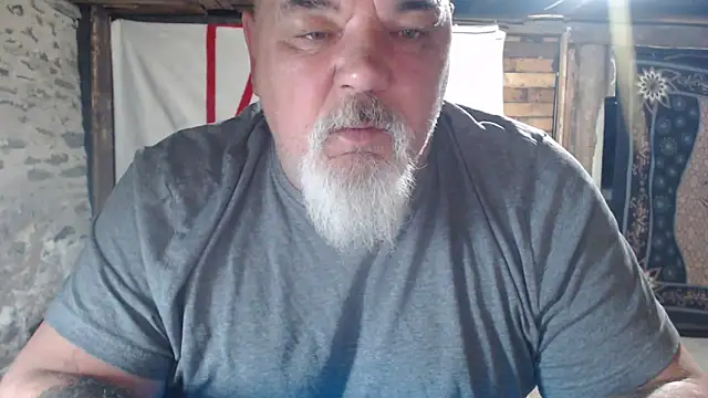 Newfiesausage1972 online show from April 26, 8:55 am