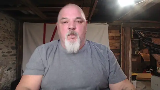 Newfiesausage1972 online show from March 14, 9:54 pm