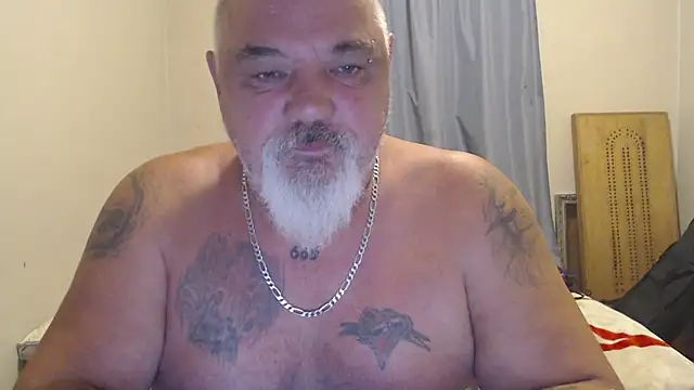 Newfiesausage1972 online show from September 26, 4:36 pm