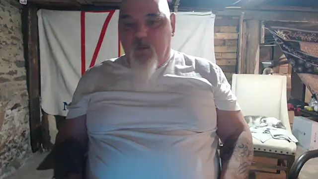 Newfiesausage1972 online show from February 11, 11:48 pm