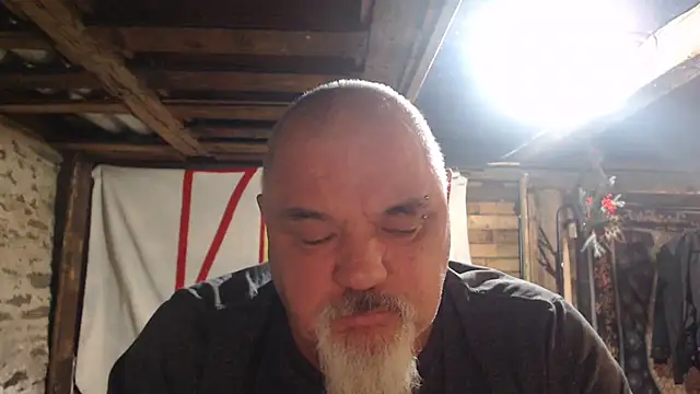 Newfiesausage1972 online show from February 4, 11:38 am