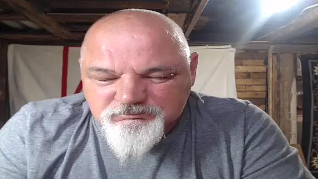 Newfiesausage1972 online show from June 14, 9:05 pm