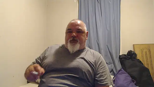 Newfiesausage1972 online show from October 3, 8:05 am