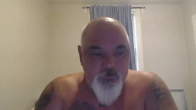 Newfiesausage1972 online show from October 23, 8:07 pm