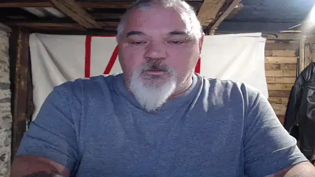 Newfiesausage1972 online show from November 17, 12:31 pm