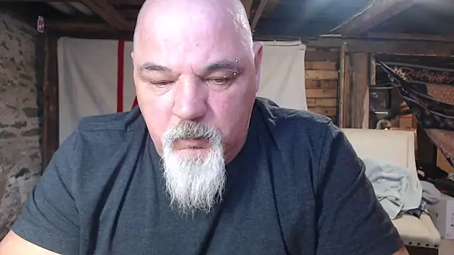 Newfiesausage1972 online show from March 1, 10:10 pm