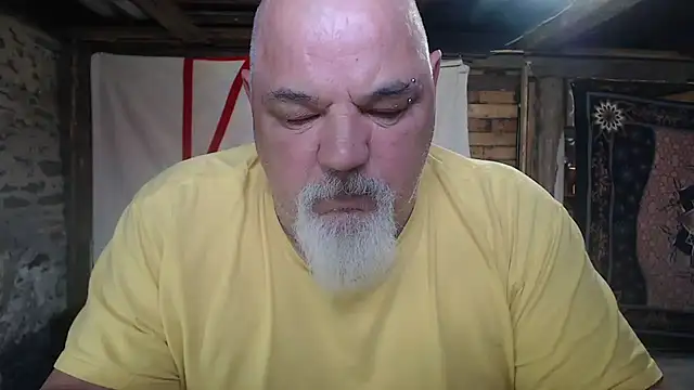 Newfiesausage1972 online show from April 23, 3:02 pm