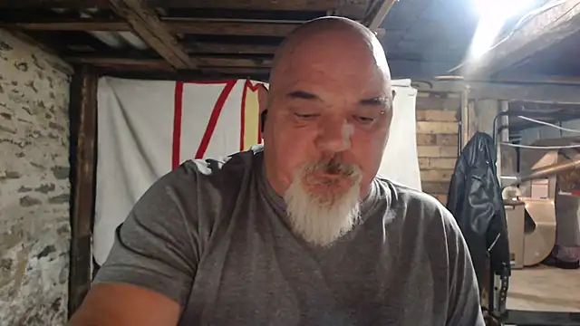 Newfiesausage1972 online show from November 20, 11:47 pm