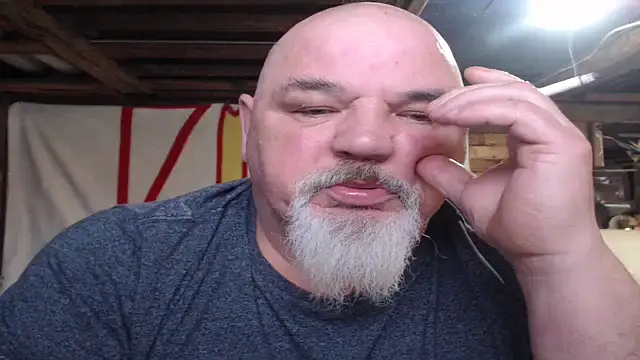 Newfiesausage1972 online show from February 14, 9:04 pm