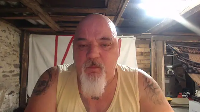 Newfiesausage1972 online show from March 19, 11:27 pm