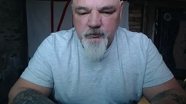 Newfiesausage1972 online show from April 7, 2:52 pm