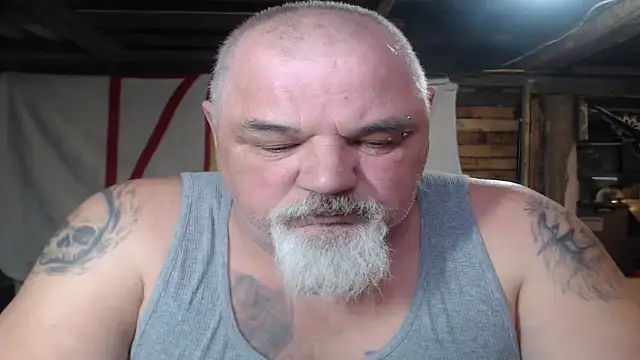 Newfiesausage1972 online show from March 16, 7:16 pm