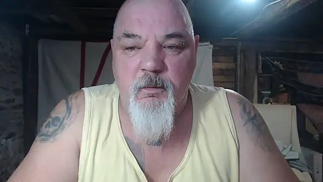 Newfiesausage1972 online show from March 6, 12:22 pm