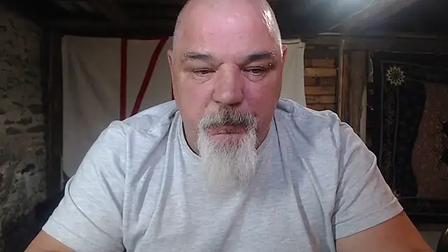 Newfiesausage1972 online show from April 8, 10:55 pm