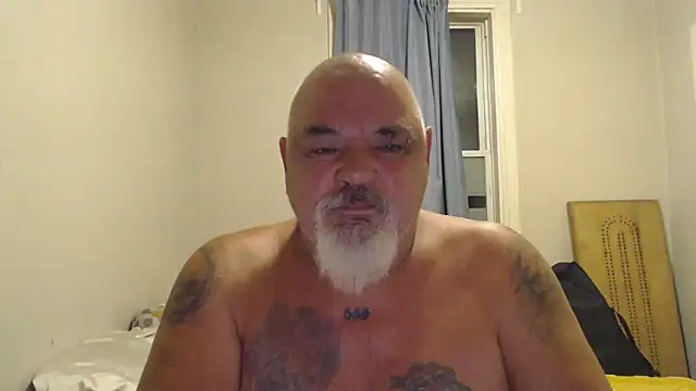 Newfiesausage1972 online show from September 17, 9:33 am