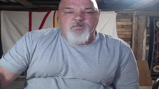 Newfiesausage1972 online show from June 7, 9:47 am