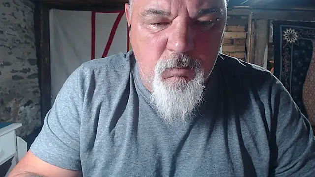 Newfiesausage1972 online show from June 22, 9:17 am