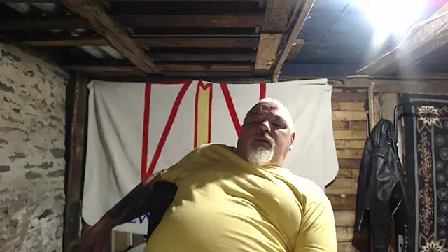 Newfiesausage1972 online show from December 19, 10:17 am