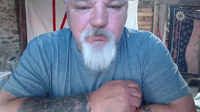 Newfiesausage1972 online show from May 20, 12:46 pm