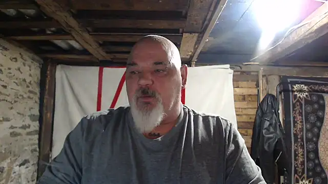 Newfiesausage1972 online show from November 28, 10:04 am