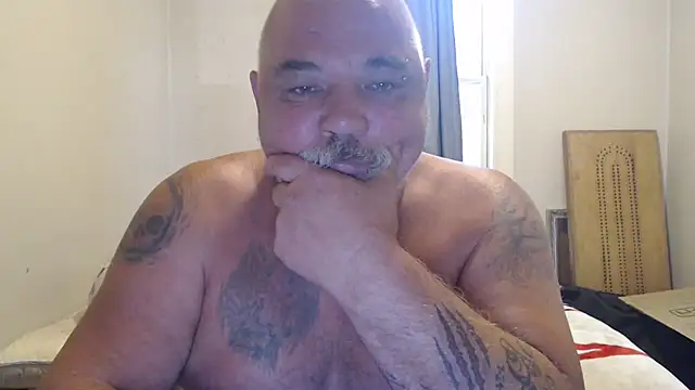 Newfiesausage1972 online show from September 21, 1:38 pm