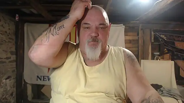 Newfiesausage1972 online show from March 5, 10:45 am