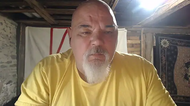 Newfiesausage1972 online show from April 23, 8:21 am