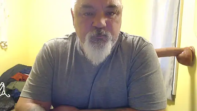 Newfiesausage1972 online show from November 3, 5:49 pm