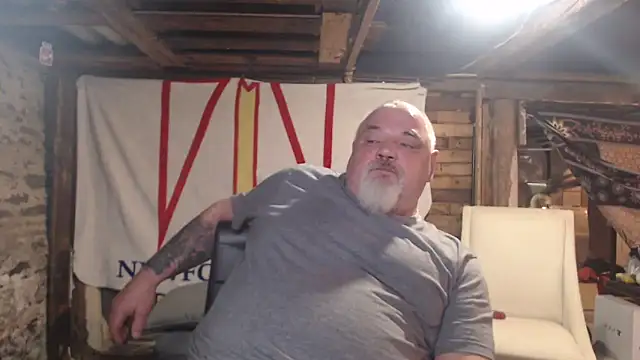 Newfiesausage1972 online show from February 10, 1:21 pm