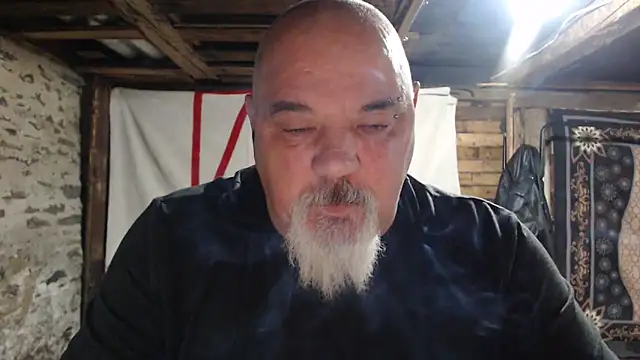 Newfiesausage1972 online show from December 1, 10:16 am