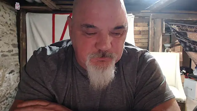 Newfiesausage1972 online show from February 15, 11:47 pm