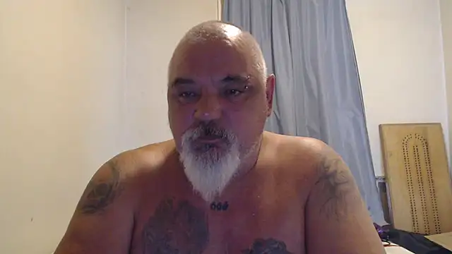 Newfiesausage1972 online show from September 23, 3:30 pm